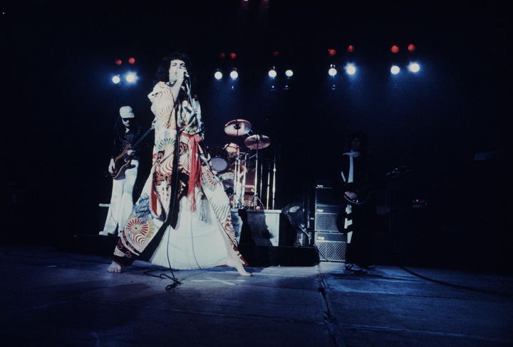 1976年3月22日に日本武道館で行われたライブでは、着物でパフォーマンスした