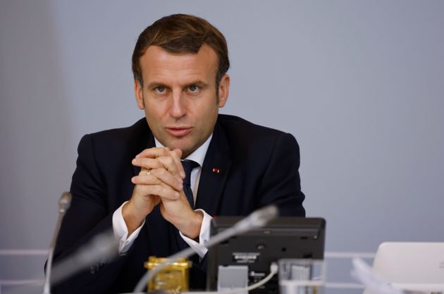 Emmanuel Macron lors d'une visioconférence avec des représentants du sport, le 17 novembre...