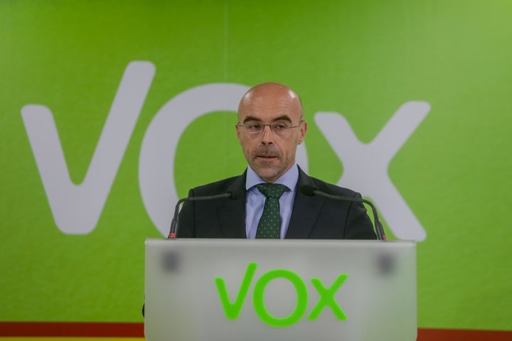 El portavoz de Vox, Jorge Buxadé, el 12 de julio de 2020 durante una reuda de prensa tras las elecciones vascas y gallegas (Ricardo Rubio/Europa Press via Getty Images).