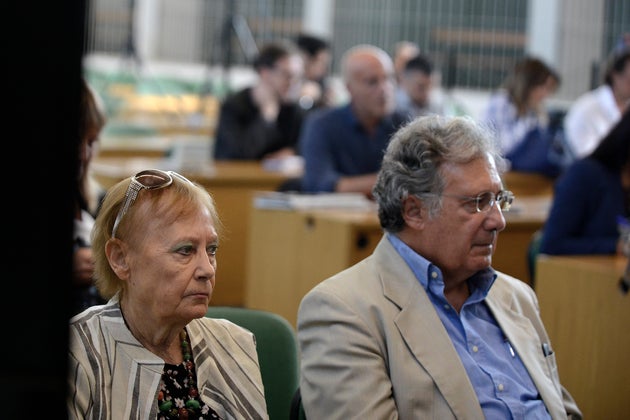 Stefano Cucchi: "Papà, io non credo che si possa vivere una seconda volta perciò godiamoci questa di vita” Stefano Cucchi: "Papà, io non credo che si possa vivere una seconda volta perciò godiamoci questa di vita”