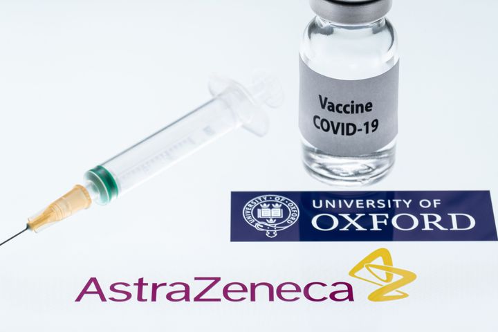 23 Νοεμβρίου 2020. Η εταιρεία AstraZeneca σε συνεργασία με το Πανεπιστήμιο της Οξφόρδης ανακοίνωσαν την θετική κατάληξη της προσπάθειας για παρασκευή εμβολίου. (Photo by JOEL SAGET / AFP) (Photo by JOEL SAGET/AFP via Getty Images)