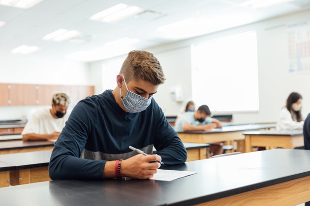 Riaprire le scuole è un Riaprire le scuole è un