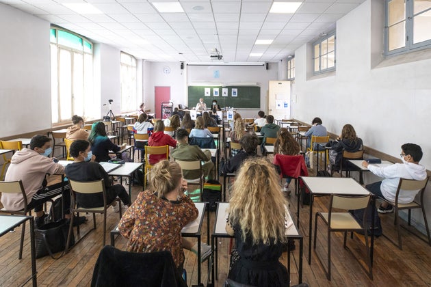 Superiori in zona gialla arancione: in classe almeno il 60% degli studenti Superiori in zona gialla arancione: in classe almeno il 60% degli studenti