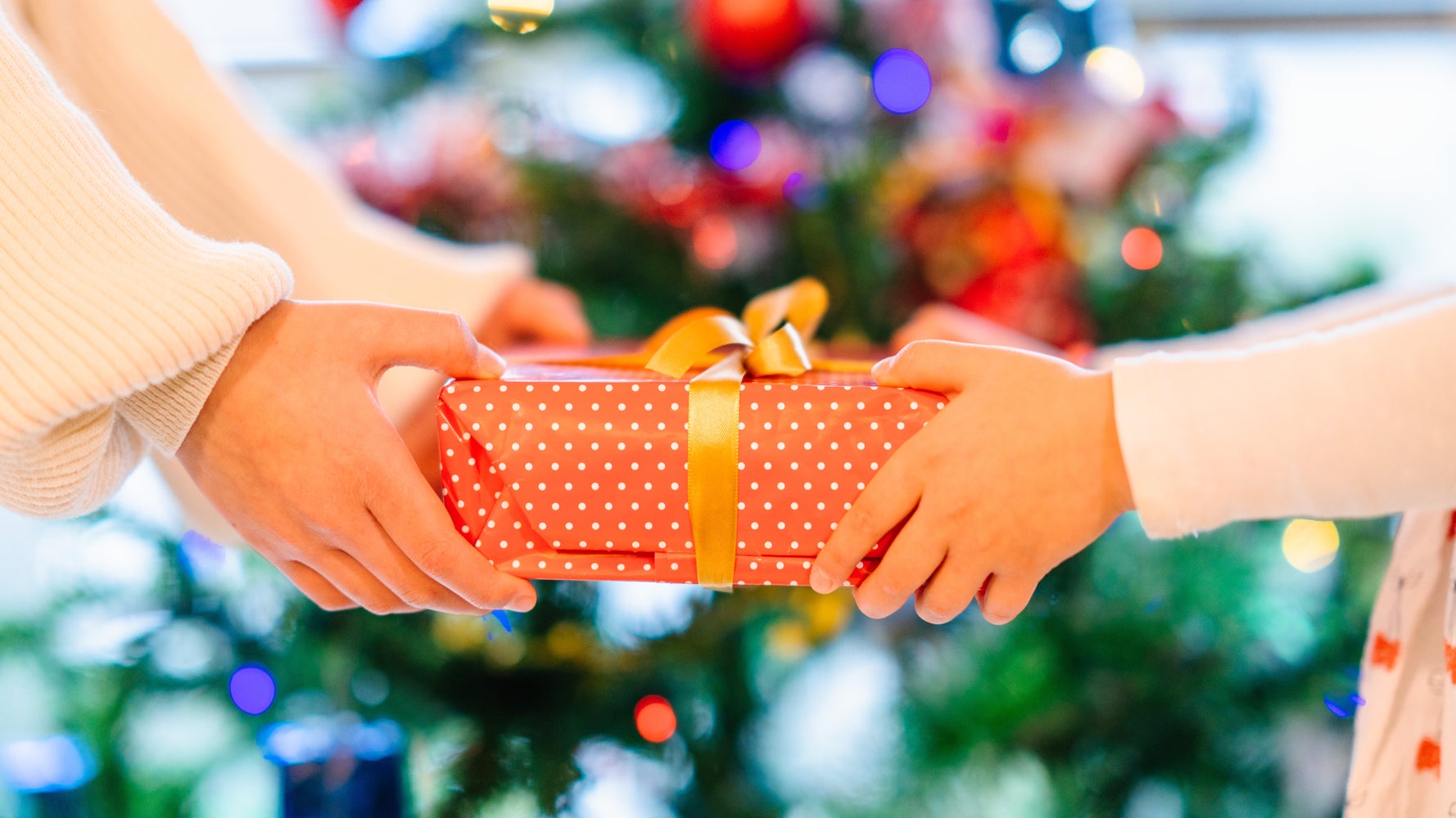 ジェンダーニュートラルな 3歳児向けクリスマスプレゼント おすすめ選 子どもが喜ぶ商品から渡し方のコツまで ハフポスト Life ジェンダーニュートラルな 3歳児向けクリスマスプレゼント おすすめ選 子どもが喜ぶ商品から渡し方のコツまで ハフポスト Life