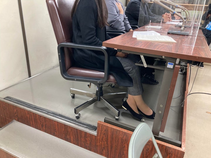 アウティング訴訟の控訴審判決後、記者会見で話す遺族たち