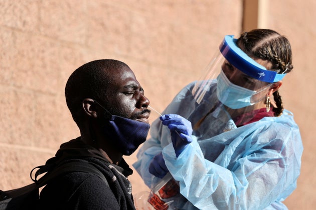 Usa, più di 2400 morti per coronavirus alla vigilia della festa del Ringraziamento