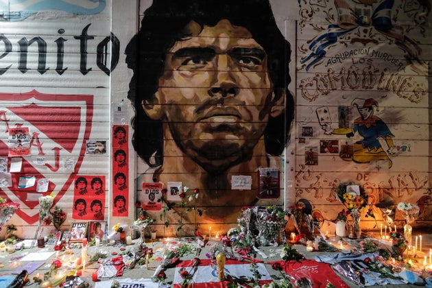 Autopsia su Maradona, "insufficienza cardiaca acuta". La salma alla Casa Rosada Autopsia su Maradona, "insufficienza cardiaca acuta". La salma alla Casa Rosada