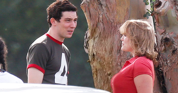 El príncipe Carlos (Josh O'Connor) y Camilla Parker Bowles (Emerald Fennell), en 'The Crown'.