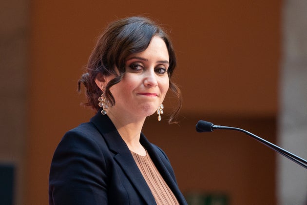 Ayuso, de manifestarse contra la ‘ley Celaá’ a despedir a 388 maestros de educación especial