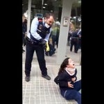 Investigan la polémica actuación de los Mossos tras reducir a una joven con una pistola