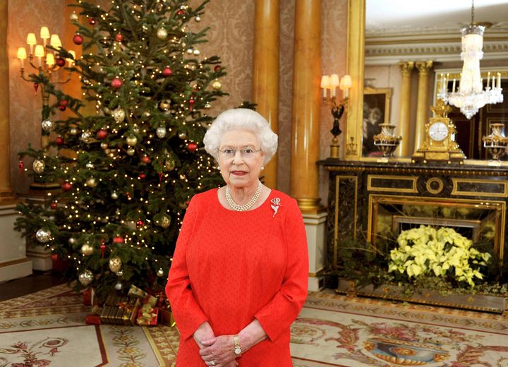 Η βασίλισσα Ελισάβετ στην ιστορική α(1844) αίθουσα του παλατιού του Μπάκιγχαμ για το ετήσιο γιορτινό διάγγελμά της το 2011. 