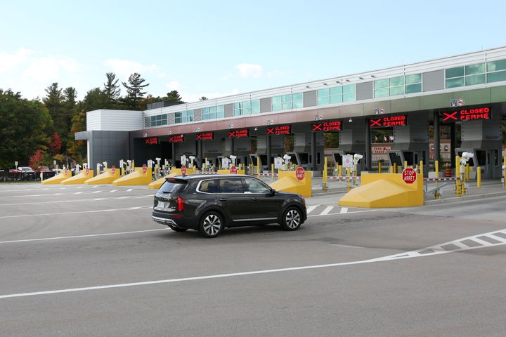 A car enters the Canadian checkpoints at the Canada-United States border crossing at the Thousand Islands Bridge, which remains closed to non-essential traffic to combat the spread of the coronavirus disease (COVID-19) in Lansdowne, Ontario, Canada September 28, 2020. REUTERS/Lars Hagberg