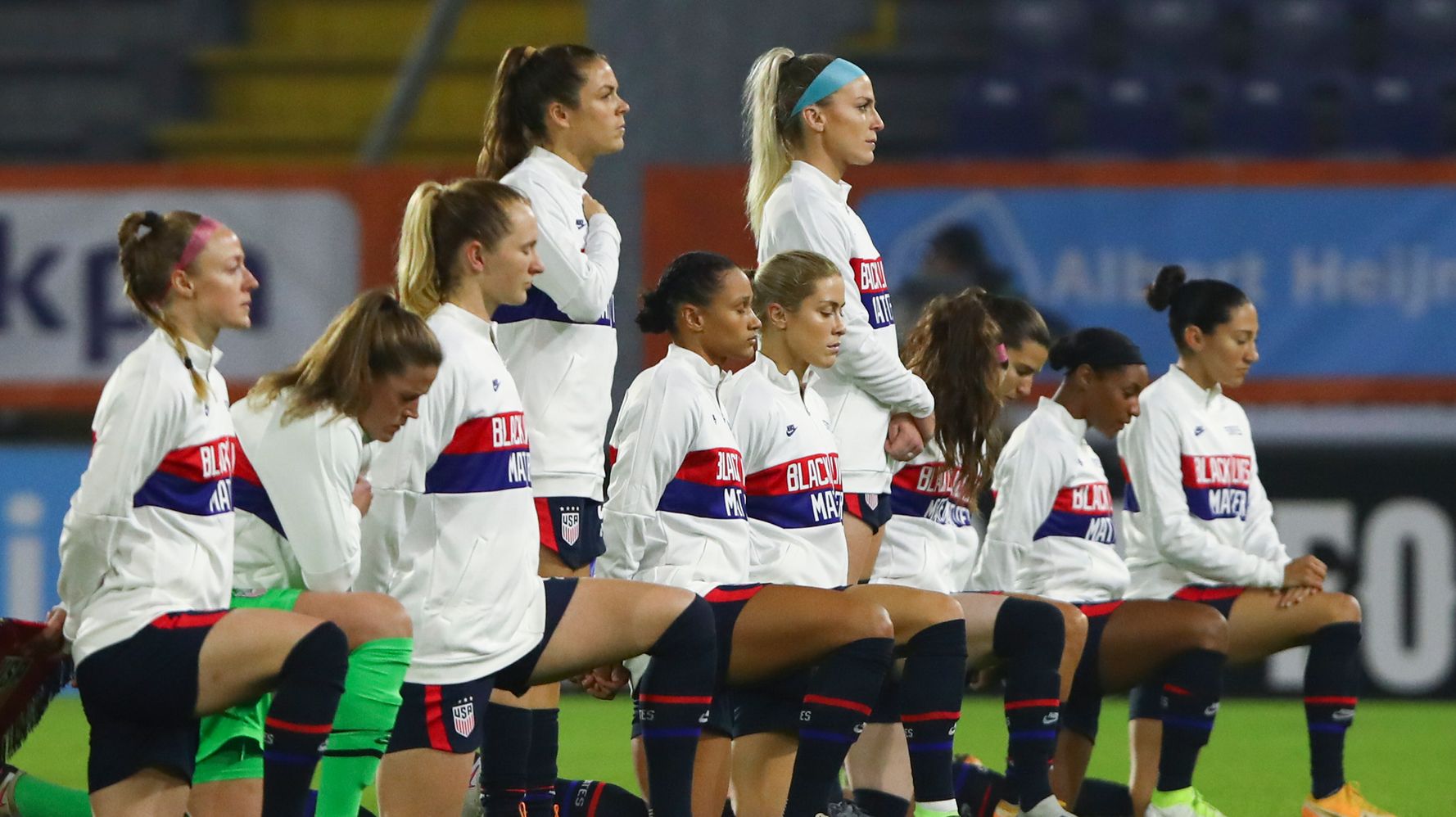 Amerikaanse. Women's Soccer Team Sports Black Lives Matter Jackets To 'Affirm Human Decency'