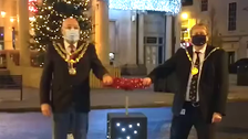 The Timing Of This Town’s Christmas Lights Switch-On Couldn’t Be Funnier 2 5fc21b012900005c80c6cbee