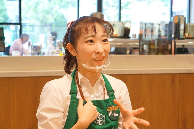共通言語が手話のカフェ サイニングストア で働く女性と話して ぼくのなかの 障害者への偏見 に気づいた ハフポスト 共通言語が手話のカフェ サイニングストア で働く女性と話して ぼくのなかの 障害者への偏見 に気づいた ハフポスト