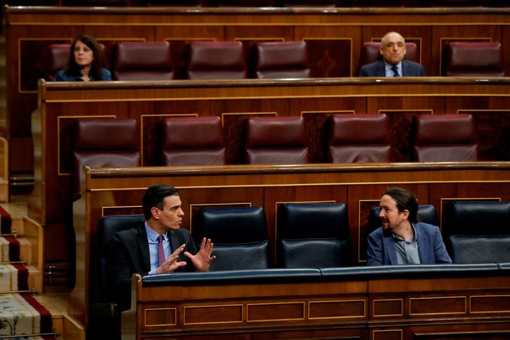El presidente del Gobierno, Pedro Sánchez (izq), y el vicepresidente segundo, Pablo Iglesias, el pasado 29 de abril en el Congreso.