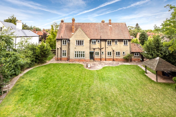 This house was inhabited by J.R.R. Tolkien, his wife and their four children from 1930 to 1947.