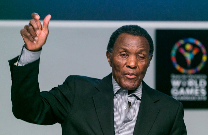 Rafer Johnson, who won the decathlon at the 1960 Rome Olympics and helped subdue Robert F. Kennedy’s assassin in 1968,