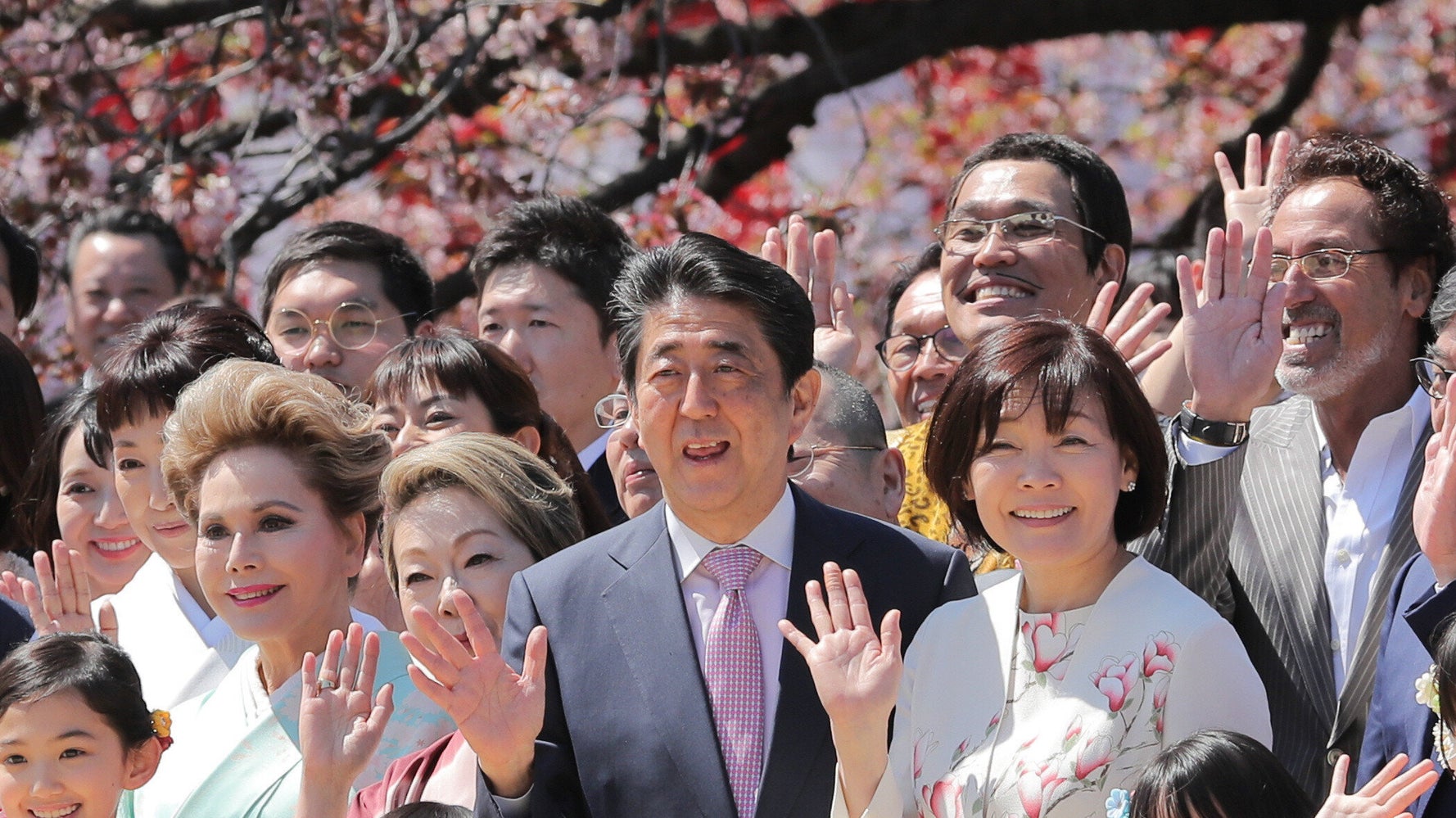 桜を見る会」前夜祭、何が問題？安倍晋三前首相に任意の聴取求める【3