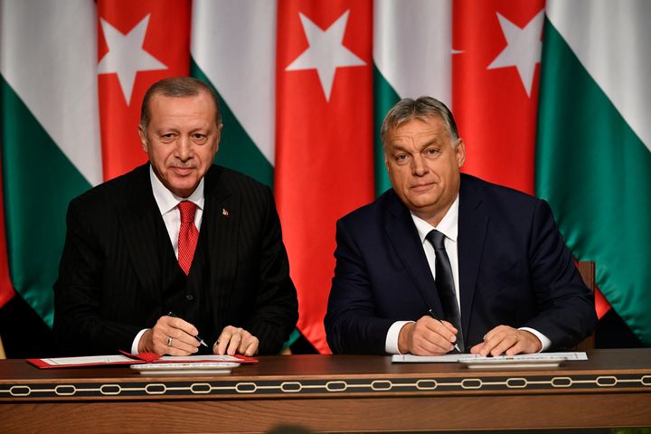 O Τούρκος Πρόεδρος Ρ.Τ.Ερντογάν μαζί με τον πρωθυπουργού της Ουγγαρίας Βίκτωρ Ορμπάν στη Βουδαπέστη το 2019
