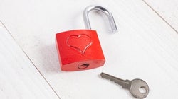 No puedo satisfacer el fetiche sexual de mi novio, así que hemos abierto nuestra