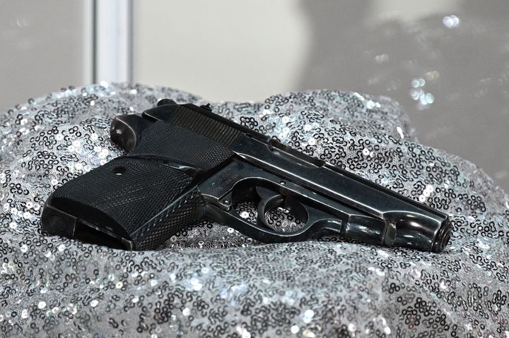 Το πιστόλι Walther PP που χρησιμοποίησε ο Σον Κόνερι ως Τζέιμς Μποντ, 007, στην πρώτη ταινία που γυρίστηκε το 1962 με τίτλο «Τζέιμς Μποντ, Πράκτωρ 007 εναντίον Δρος Νο». 