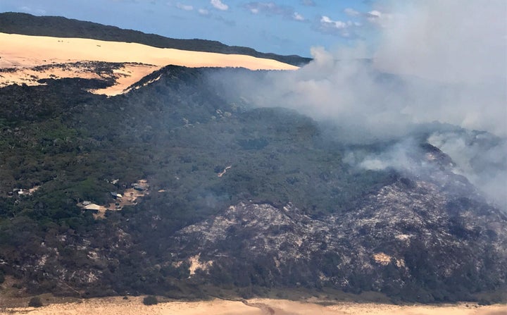 Queensland Fire and Emergency Services continue to work to contain a bushfire that has been burning on Fraser Island for six weeks, and is now threatening areas with 1,000-year-old trees. Fraser Island, also known as K'gari, is world heritage listed and the world's largest sand island The fire started in mid-October after an illegal campfire and has since burned across 81,000 hectares of the island. 