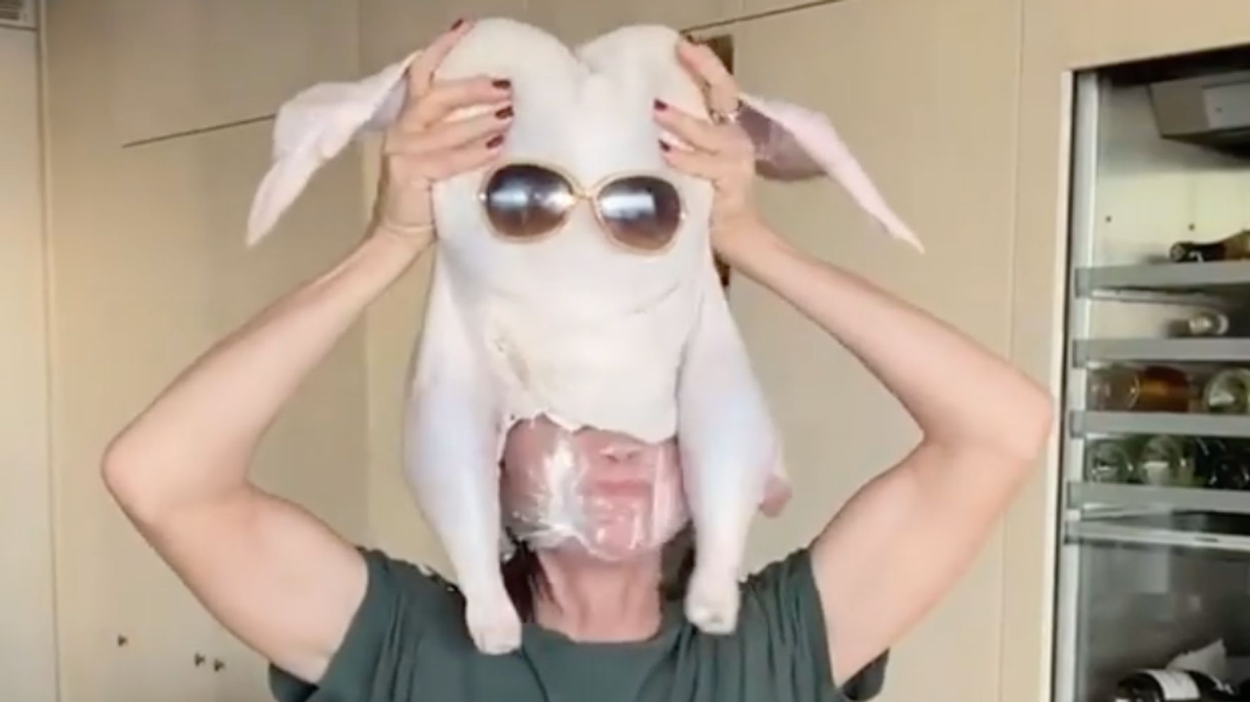 Courteney Cox Reveals The Truly Wild Way She Put A Turkey On Her Head