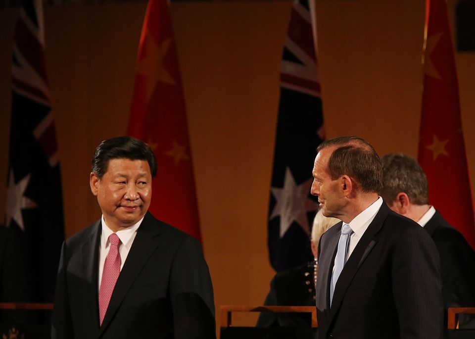 (자료사진) 캔버라, 호주. 2014년 11월17일 - G20 정상회의를 계기로 호주를 방문한 시진핑 중국 국가주석이 당시 호주 총리 토니 애벗과 정상회담을 가진 뒤 만찬을 하고