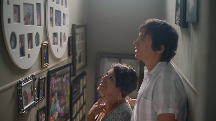 <strong>Ashley and Ellie look at pictures of their family.</strong><br />(Photograph: Courtesy of Pantene)