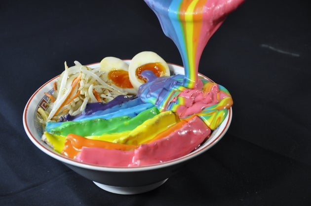 チャーシューで虹を作る レインボーラーメン 現実の姿と味はこんな感じだった ハフポスト チャーシューで虹を作る レインボーラーメン 現実の姿と味はこんな感じだった ハフポスト