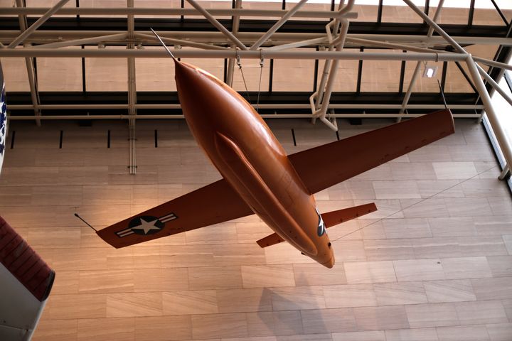 世界初の超音速飛行を成し遂げた航空機「X-1」。現在はスミソニアン航空宇宙博物館に展示されている。
