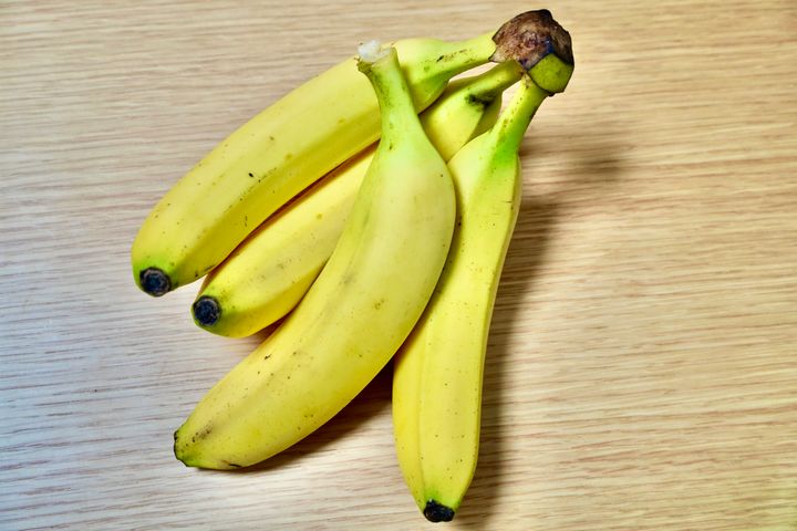 スーパーで購入したバナナ