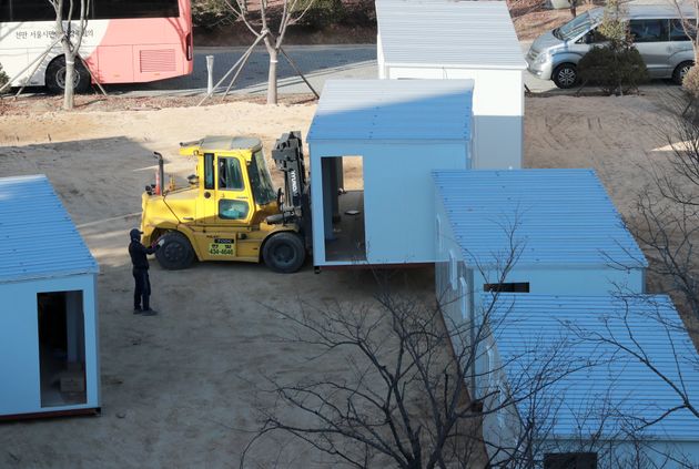 On the morning of the 8th, a container-type treatment space is installed at the Seoul Medical Center in Jungnang-gu, Seoul.