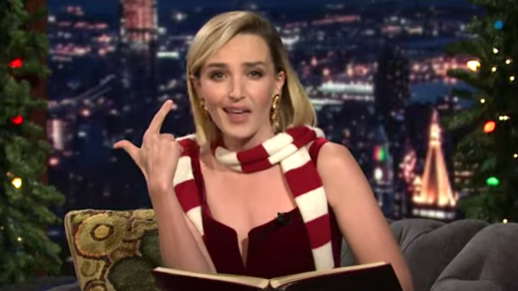 Photographer jade dawson captures the world's worst santa claus Chloe Fineman Reads 'Twas The Night Before Christmas' As Celebs Would