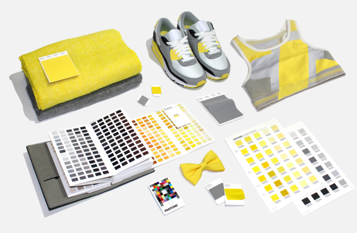 Les deux couleurs Pantone 2021: un gris neutre (17-5104 Ultimate Grey) et un jaune éclatant (13-0647 Illuminating).