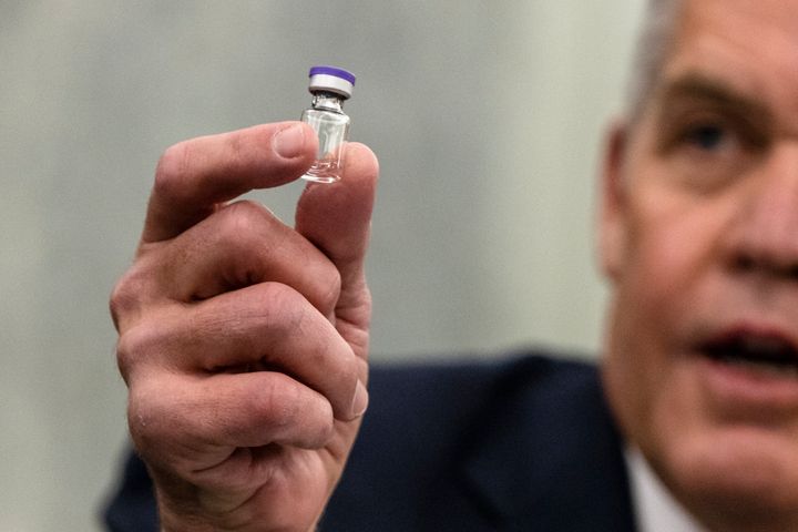 Ουάσιγκτον 10 Δεκεμβρίου 2020. Δείγμα από το γυαλί που θα χρησιμοποιηθεί για τη μεταφορά του εμβολίου της Pfizer για τον COVID-19. (Photo by Samuel Corum-Pool/Getty Images)