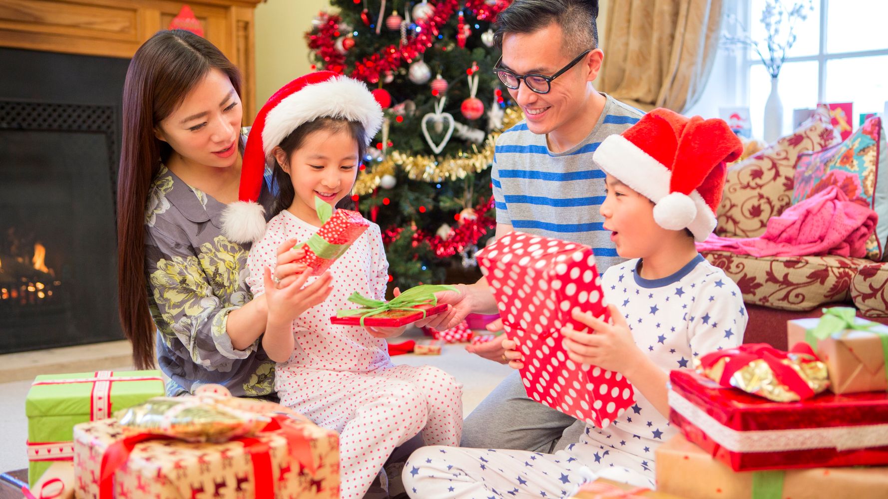 5 Easy Tips For Parents Looking To Avoid Going Into Debt Over Gifts | HuffPost Canada Parents