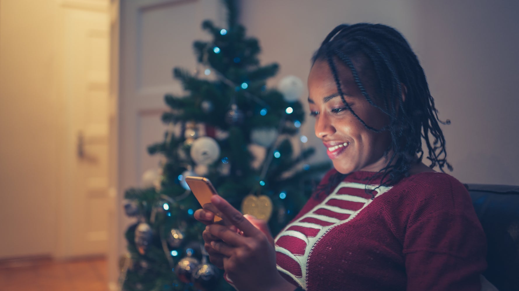 11 Little Things To Do When You're Feeling Lonely During The Holidays - Vimarsana News