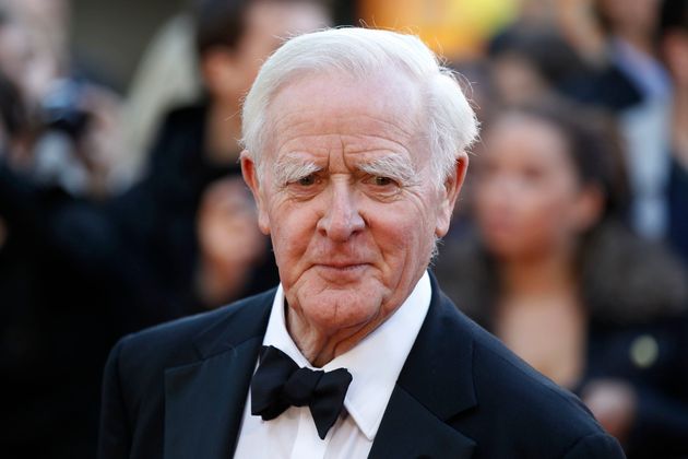 ARCHIVO - En esta fotografía del 13 de septiembre de 2011, el autor británico John le Carré asiste al...