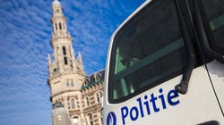 La policía belga interrumpe otra orgía ilegal frente a una clínica de enfermos de