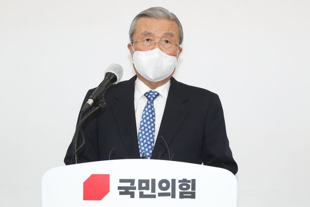 Kim Jong-in, Chairman of the National People's Power, publicly apologizes at the Yeouido National Assembly in Seoul on the morning of the 15th.