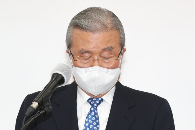 Kim Jong-in, Chairman of the National People's Power, publicly apologizes at the Yeouido National Assembly in Seoul on the morning of the 15th.