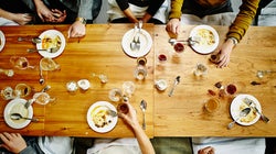 Un alcalde dice que se cumplieron las medidas en una comida municipal de 23