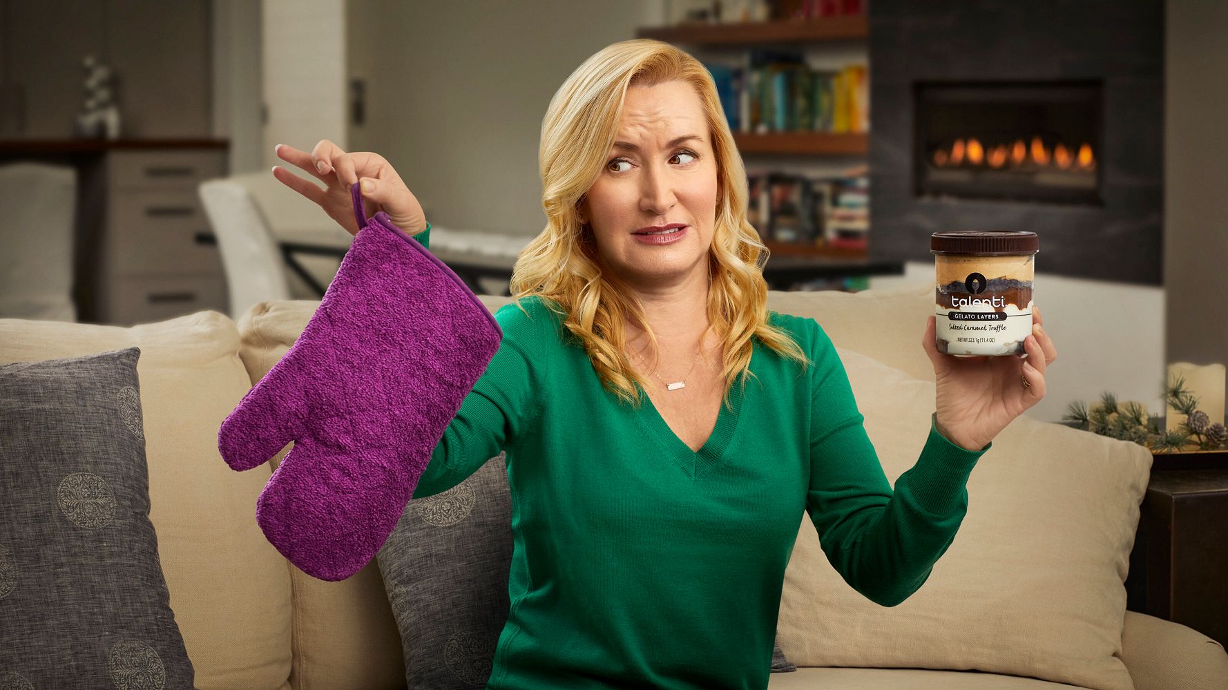 Angela Kinsey Gets Real About The 2020 Holiday Season HuffPost Canada