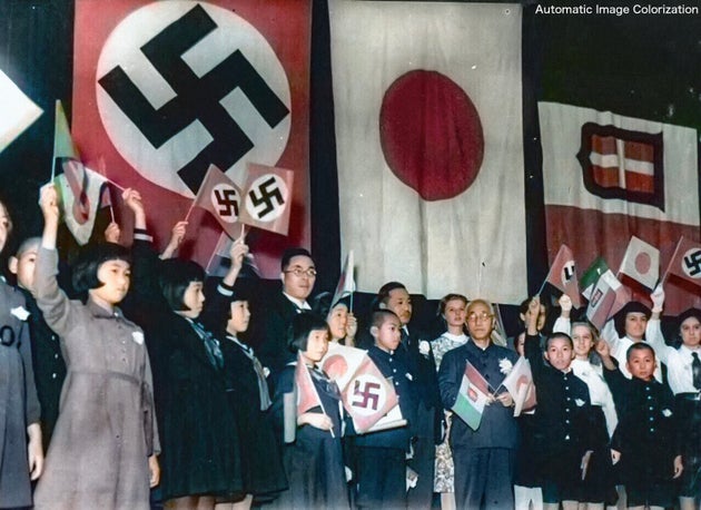 日独伊三国同盟の祝賀会 から80年 登壇した子供たちに笑顔は少なかった カラー化写真 ハフポスト 日独伊三国同盟の祝賀会 から80年 登壇した子供たちに笑顔は少なかった カラー化写真 ハフポスト