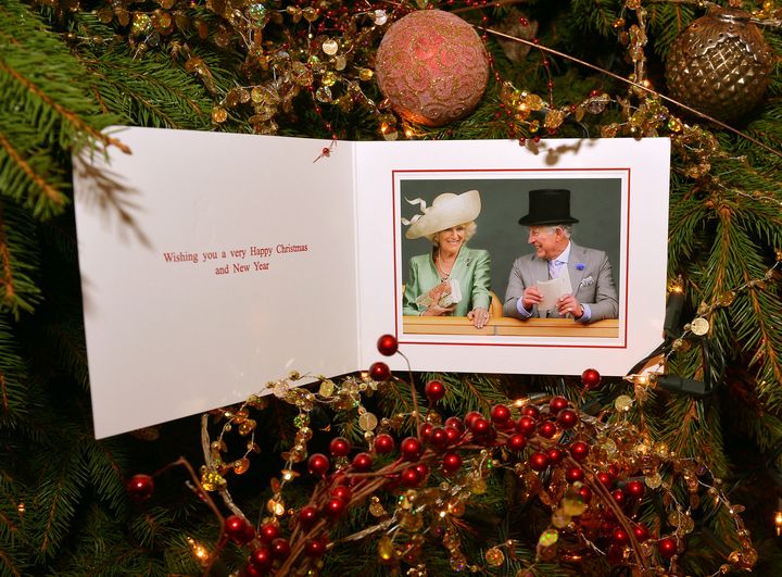チャールズ皇太子とカミラ夫人の2013年のクリスマスカード。ロイヤル・アスコット競馬の会場にて。
