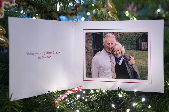チャールズ皇太子とカミラ夫人の2015年のクリスマスカード。夏の休暇中に撮影。