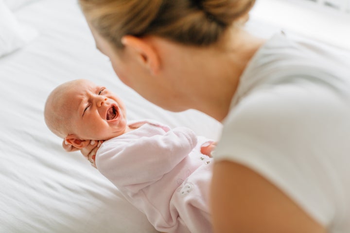 Ces Parents S Excusent Pour Les Pleurs De Leur Bebe Dans Une Lettre A Leurs Voisins Devenue Virale Le Huffington Post Life Ces Parents S Excusent Pour Les Pleurs De Leur Bebe Dans Une Lettre A Leurs Voisins Devenue Virale Le Huffington Post Life