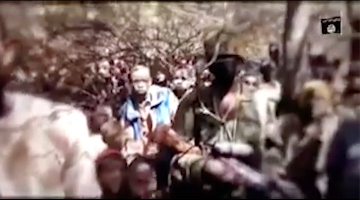 Captura del vídeo enviado por Boko Haram, con los niños secuestrados.